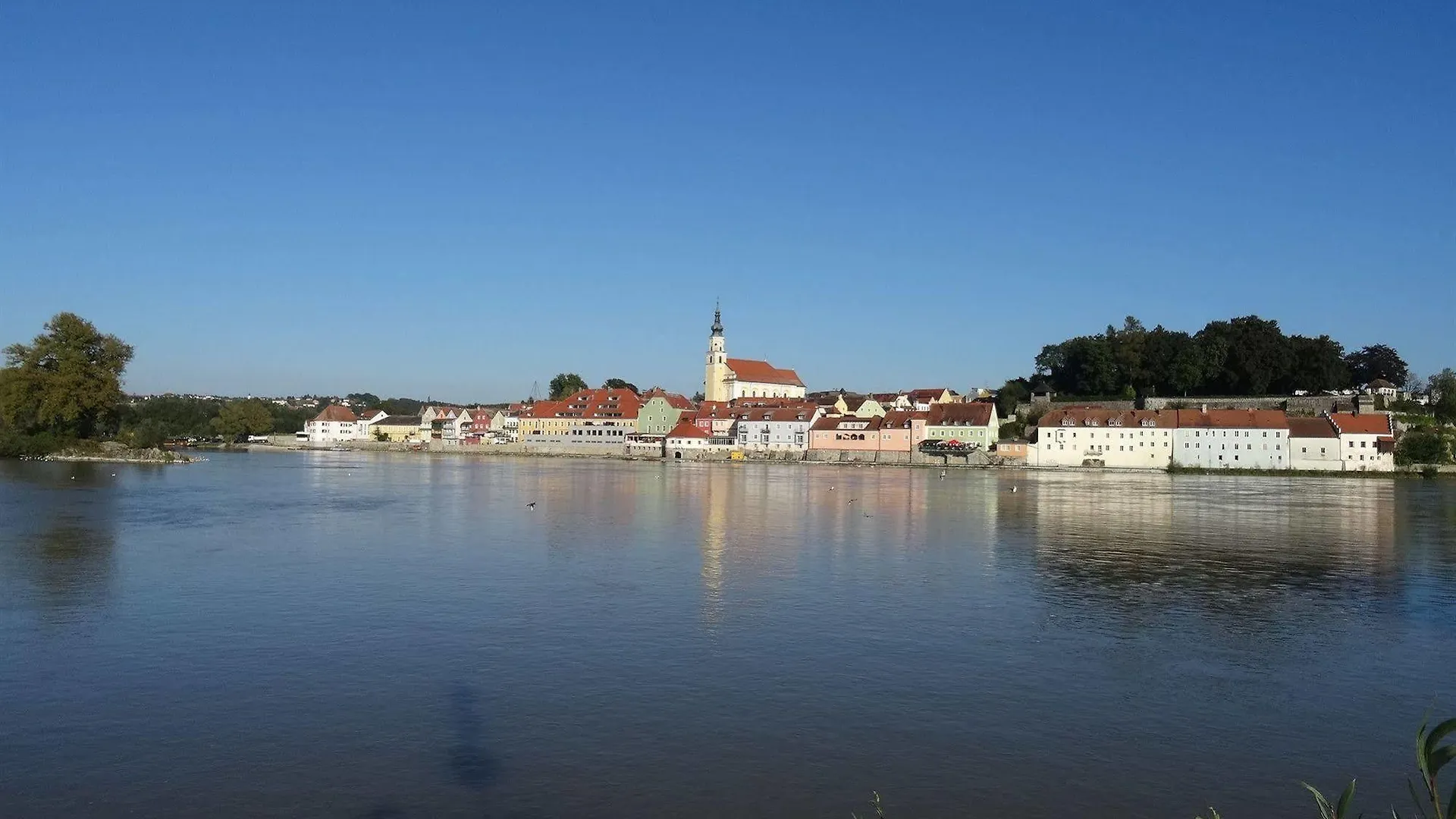 公寓式酒店 Apparthotel Alte Innbruecke-24Std-Self-Check In-Haustiere Willkommen 因河畔诺伊豪斯